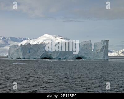 Iceberg dans le détroit de Gerlache, Antarctique Banque D'Images