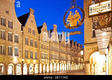 Prinzipalmarkt, marché historique principal le soir, Allemagne, Rhénanie-du-Nord-Westphalie, Muensterland, Munster Banque D'Images