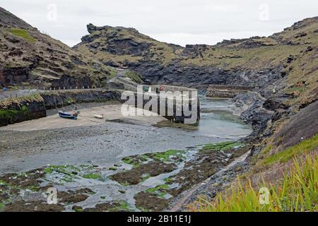 Port de Cornish. Boscheau à marée basse Banque D'Images