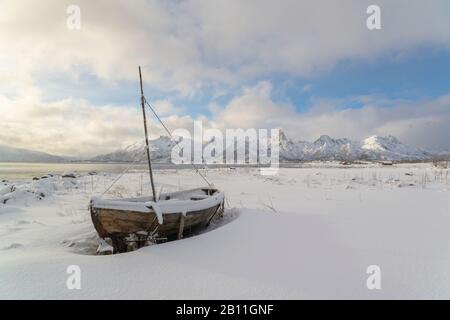 Vue sur l'Eidsfjord sur Sortland, Vesterålen, Norvège Banque D'Images
