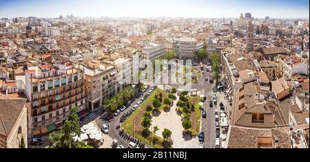 Vue depuis la tour de la cathédrale jusqu'à la Plaza de la Reina, Valence, Espagne Banque D'Images