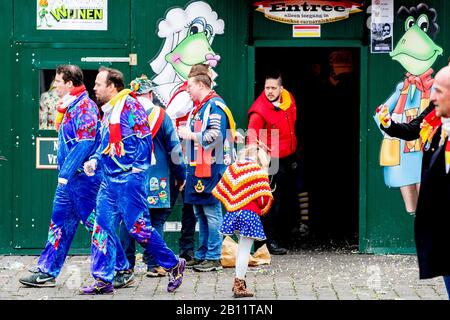 Den Bosch, Pays-Bas. 22 février 2020. Den Bosch, Centre, 22-02-2020, Carnival à Oeteldonk suit des règles strictes. "Une banane est de nouveau à l'extérieur dans une minute". Crédit: Pro Shots/Alay Live News Banque D'Images