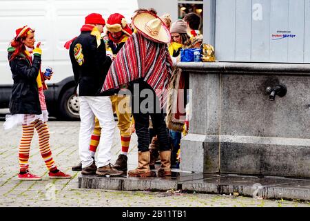 Den Bosch, Pays-Bas. 22 février 2020. Den Bosch, Centre, 22-02-2020, Carnival à Oeteldonk suit des règles strictes. "Une banane est de nouveau à l'extérieur dans une minute". Crédit: Pro Shots/Alay Live News Banque D'Images