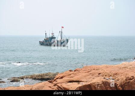 Bateau De Pêche Chinois À Qingdao Banque D'Images