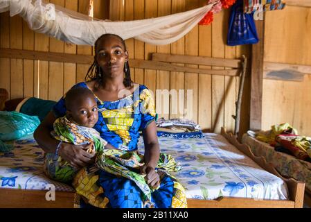 Camp de réfugiés du HCR pour les Fulani, réfugiés de guerre civile de la République centrafricaine, Cameroun, Afrique Banque D'Images