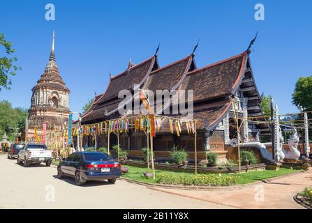 Chiang MAI, THAÏLANDE - 22 DÉCEMBRE 2018 : journée ensoleillée sur l'ancien temple bouddhiste Wat Lokmolee Banque D'Images