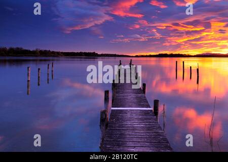 Lever Du Soleil À Chiemsee, Bootssteg, Bavière, Allemagne Banque D'Images