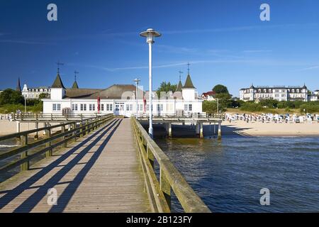 Jetée dans la station balnéaire Baltique d'Ahlbeck, Usedom Island, Mecklembourg-Poméranie-Occidentale, Allemagne Banque D'Images