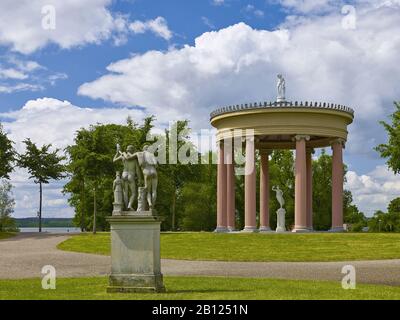 Ascenseur temple dans le parc du château de Neustrelitz, Mecklembourg-Poméranie occidentale, Allemagne Banque D'Images