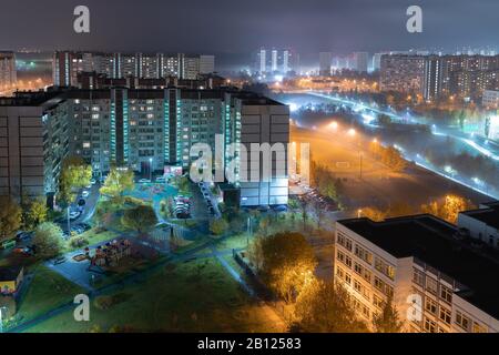 Magnifique paysage de nuit dans la région de sommeil de Zelenograd de Moscou, Russie Banque D'Images