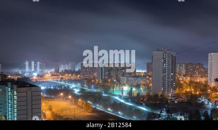 Magnifique paysage de nuit dans la région de sommeil de Zelenograd de Moscou, Russie Banque D'Images