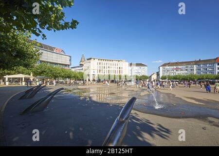 La Königsplatz avec gargouilles à Kassel, Hesse, Allemagne Banque D'Images