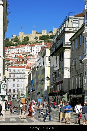 Vue de Baixa vers le château St Jorge. Banque D'Images