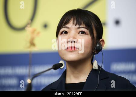 Berlin, Allemagne. 22 février 2020. WAN Jiahuan, scénariste du film « Swiming Out Till the Sea Shill Bleues », assiste à une conférence de presse lors du 70ème Festival international du film de Berlin à Berlin, capitale de l'Allemagne, 22 février 2020. Crédit: Shan Yuqi/Xinhua/Alay Live News Banque D'Images