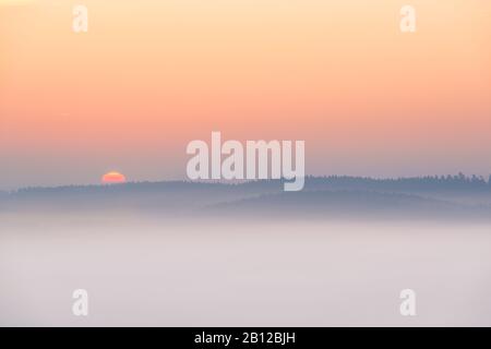 Lever du soleil à la Szinérváralja, brouillard, automne, Thuringe, Allemagne