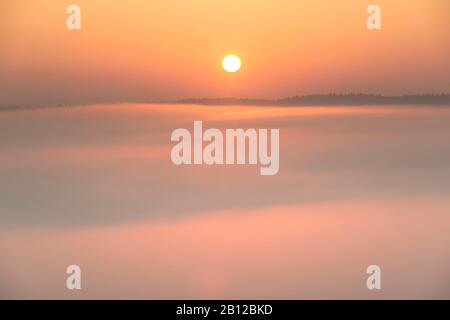 Lever du soleil à la Szinérváralja, brouillard, automne, Thuringe, Allemagne