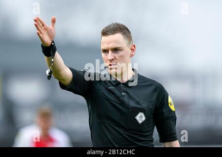 Spakenburg, Pays-Bas. 22 février 2020. Spakenburg, 22-02-2020, Sportpark de Westmaat, Tweede Divisie, IJsselmeervogels - GVV, saison 2019/2020, (C) Referee Laurens Gerrets pendant le match IJsselmeervogels - GVV Credit: Pro Shots/Alay Live News Banque D'Images