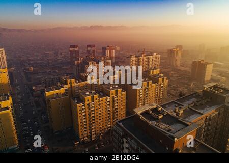 Oulan-bator au lever du soleil avec le smog, la Mongolie Banque D'Images