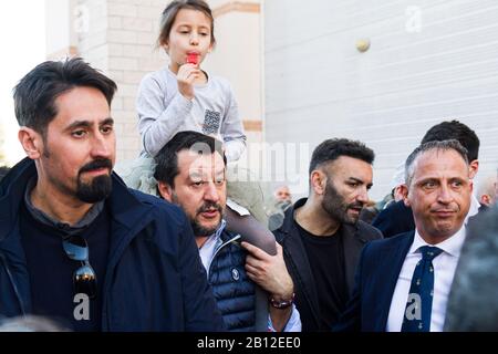 Viareggio, Lucca / Italie 22 Février 2020 Matteo Salvini Visite La Citadelle De Carnaval. Banque D'Images