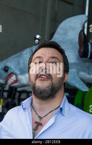 Viareggio, Lucca / Italie 22 Février 2020 Matteo Salvini Visite La Citadelle De Carnaval. Banque D'Images