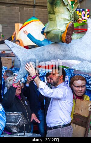 Viareggio, Lucca / Italie 22 Février 2020 Matteo Salvini Visite La Citadelle De Carnaval. Banque D'Images