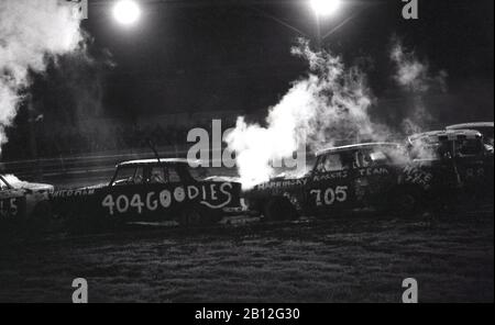 Années 1970, historique, courses de banger ou stock-car, Harringay Stadium, Londres, Angleterre, Royaume-Uni. Ouvert en 1927, il accueille des événements Greyhound et speedway. Il a également accueilli des courses de stock-cars. Le lieu a fermé ses portes en 1987. Banque D'Images