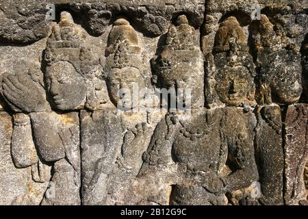 Relief du mur dans le complexe de temple bouddhiste Borobudur, île Java, Indonésie Banque D'Images