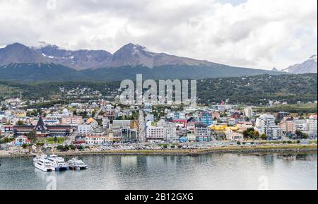 Ushuaia / Argentine - 23 janvier 2020: Le port sud argentin d'Ushuaia fournit l'amarrage pour un grand nombre de navires de croisière en Antarctique. Banque D'Images