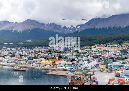 Le panneau Tierra Del Fuego marque le début de la route qui transverse l'Amérique du Nord et du Sud se terminant en Alaska USA. Banque D'Images