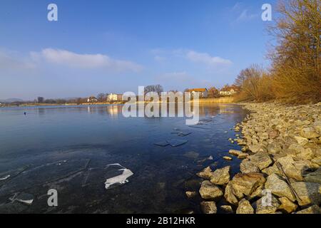 Le matin dans le lac Banque D'Images