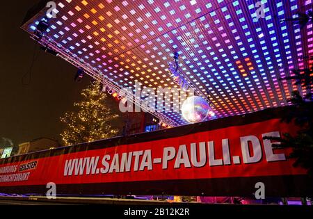 Légendaire marché de Noël 'Santa Pauli' sur la Reeperbahn, St. Pauli, Ville Hanséatique Hambourg, Allemagne, Europe Banque D'Images