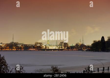 Panorama,hiver,Lac de l'Alster extérieur,quartier de Winterhude,ville hanséatique de Hambourg,Allemagne,Europe Banque D'Images