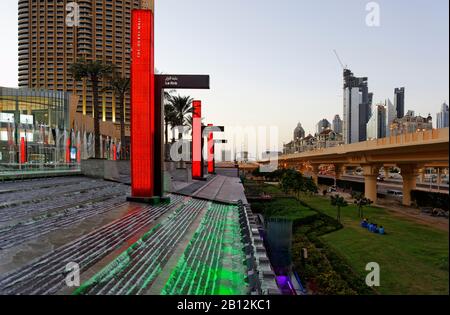 Architecture,détails,façade,DUBAI MALL,plus grand centre commercial au monde,Centre-ville de Burj Dubai,Dubaï,Emirats Arabes Unis,Moyen-Orient
