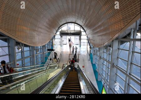 Entrée DE LA STATION DE MÉTRO de la RTA, architecture moderne, Sheikh Zayed Road, quartier financier de Dubaï, Émirats arabes Unis, Moyen-Orient Banque D'Images