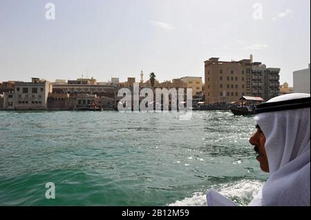 Bateau-Taxi, Soutien-Gorge, Dhow On Dubai Creek, Dubaï, Émirats Arabes Unis, Moyen-Orient Banque D'Images