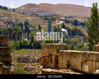 Vue du temple Jupiter à la Mosquée bleue de Baalbek, Liban, Moyen-Orient Banque D'Images