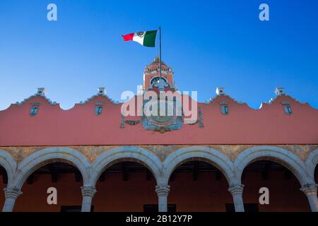 Hôtel de ville - Palais municipal (Palacio Municipal) de Merida situé au centre de la Plaza Grande en face de la cathédrale de Merida Banque D'Images