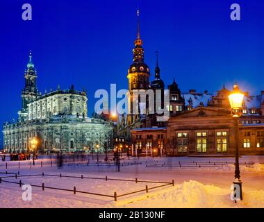 Place Du Théâtre Avec Hofkirche, Residenzschloss Et La Garde-Vieille Ville, Dresde, Saxe, Allemagne Banque D'Images