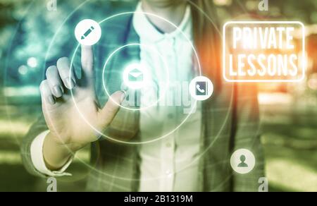 Signe texte montrant des leçons privées. L'enseignement de texte photo d'affaires qui est habituellement payé en privé par les petits groupes Banque D'Images