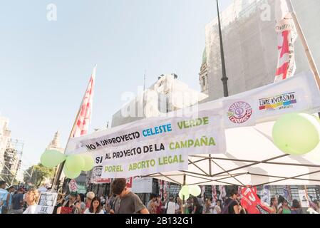 Capital Federal, Buenos Aires / Argentine; 19 février 2020: Protestation devant le Congrès national, en faveur de l'avortement légal, sûr et libre Banque D'Images