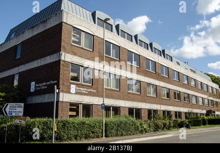 Basingstoke, Royaume-Uni - 1er septembre 2019 : extérieur des bureaux du Conseil de Basingstoke et de Deane, dans le Hampshire, au Royaume-Uni, après-midi estivale ensoleillée. Banque D'Images