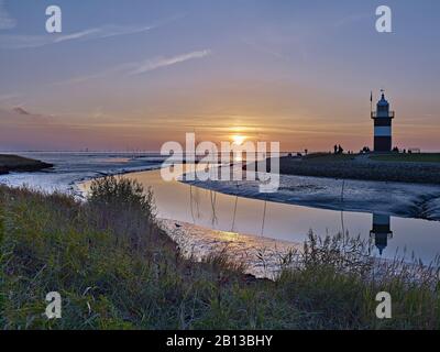 Phare petite Peusse dans le port de Wremen, côte de Wurster, district de Cuxhaven, Basse-Saxe, Allemagne Banque D'Images