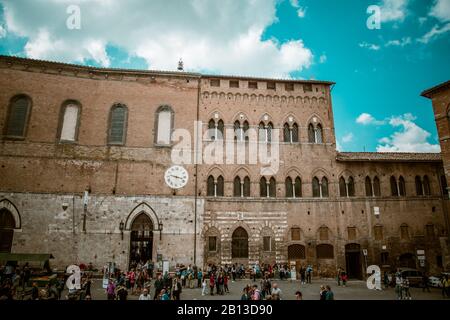 Complexe musée Santa Maria della Scala / Piazza del Duomo à Sienne, Toscane, Italie Banque D'Images