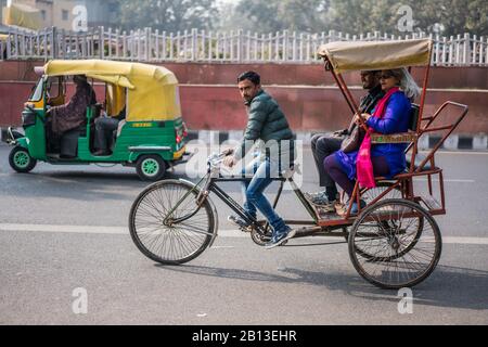 Trafic dans les rues de New Delhi, Inde, Asie Banque D'Images