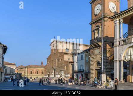 Piazza Del Popolo / Piazza Della Libertà, Faenza, Emilie Romagne, Italie Banque D'Images