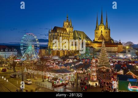 Marché De Noël D'Erfurt Avec La Cathédrale Sainte-Marie Et Severikirche, Thuringe, Allemagne Marché De Noël D'Erfurt Avec La Cathédrale Sainte-Marie Et L'Église Saint-Severus, Thuringe, Allemagne Banque D'Images