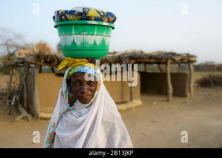 Une femme burkinabe du Sahel, Burkina Faso Banque D'Images