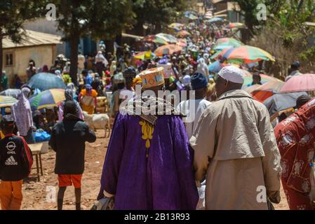 Marché du dimanche au Mali Ville, Guinée Banque D'Images