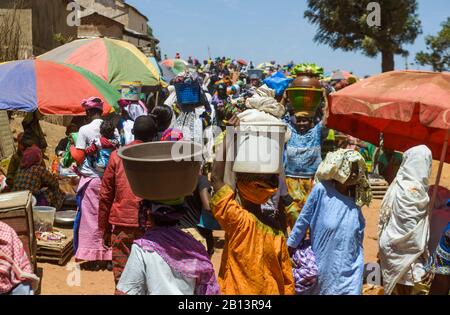 Marché du dimanche au Mali Ville, Guinée Banque D'Images