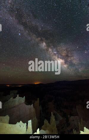 Galaxie de la Voie lactée, oodoos, parc national de Bryce Canyon, Utah, États-Unis Banque D'Images